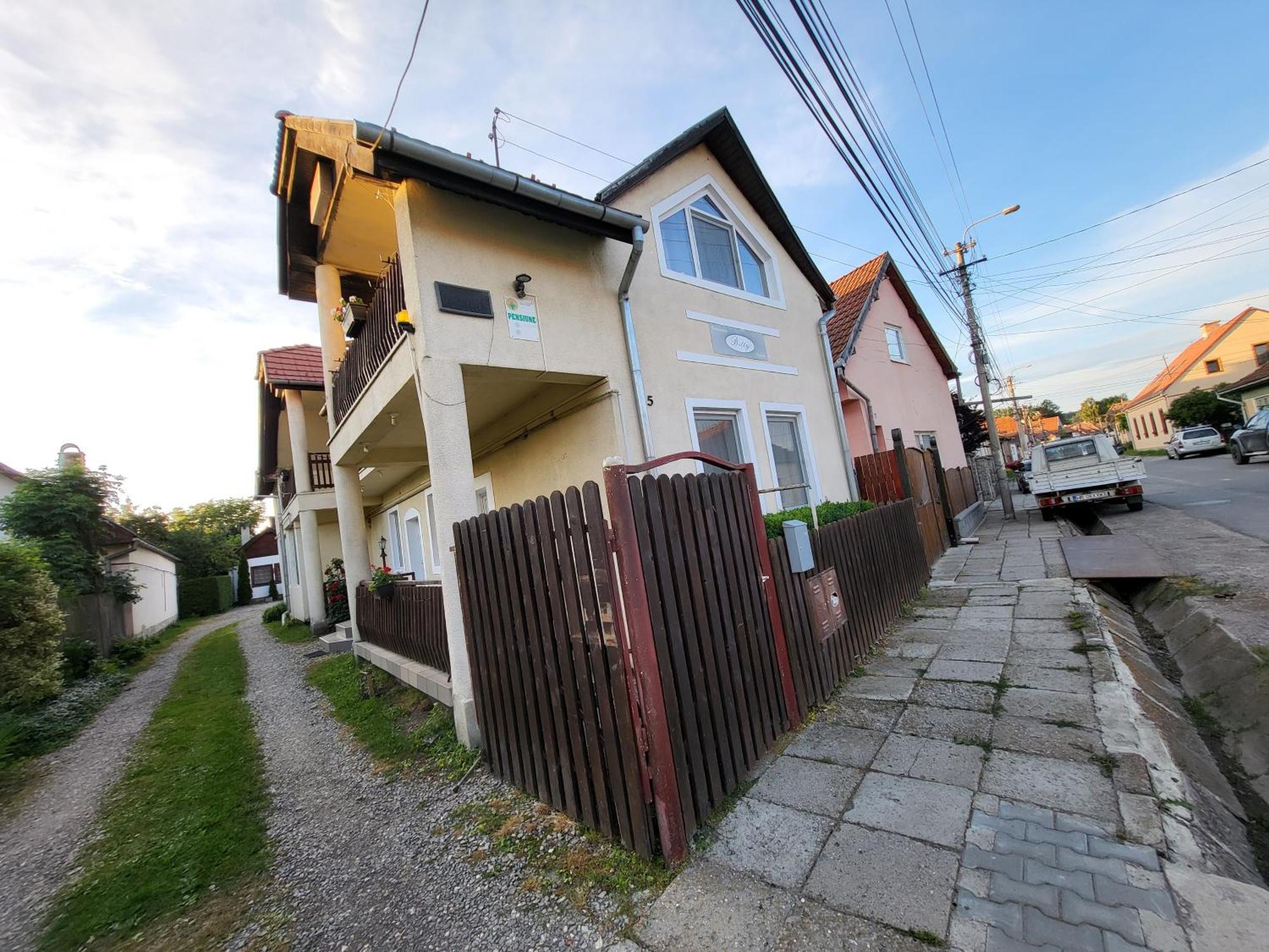 Betty Panzio Hotel Csíkszereda Kültér fotó