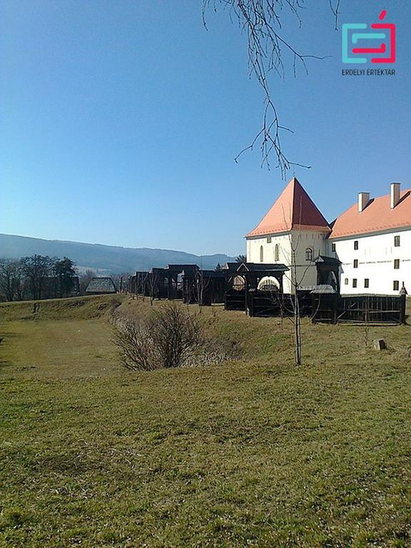 Betty Panzio Hotel Csíkszereda Kültér fotó